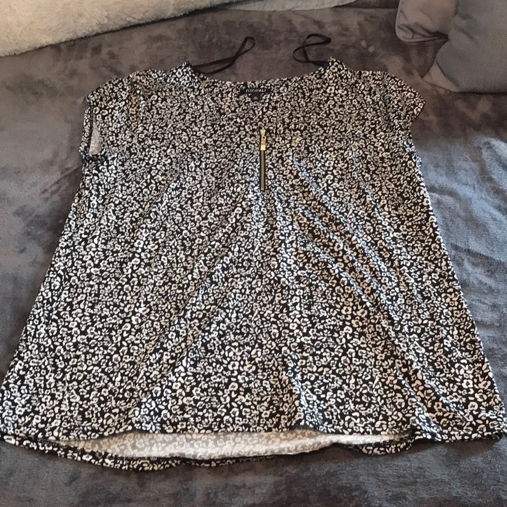 Short sleeve dress shirt